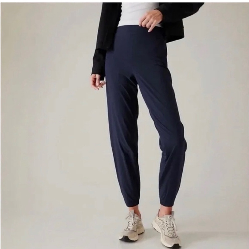 Athleta womens Navy brooklyn Joggers size 18